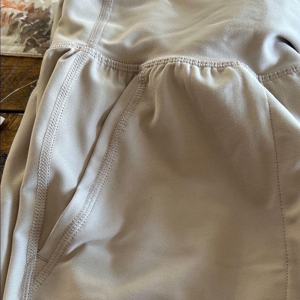 NWT Old Navy Women's Joggers L - Picture 6 of 6